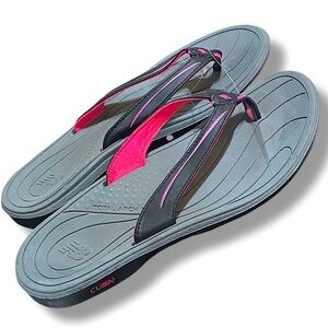New Balance CUSH Flip Flop Sandals Gray and Pink Modern Silhouette Women 9 NWOT